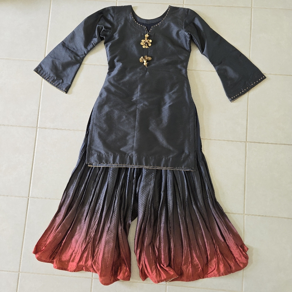 2 piece Stiched sz M Black sharara Gharara Sleeveless Gold Sequin Kurta Palazzo